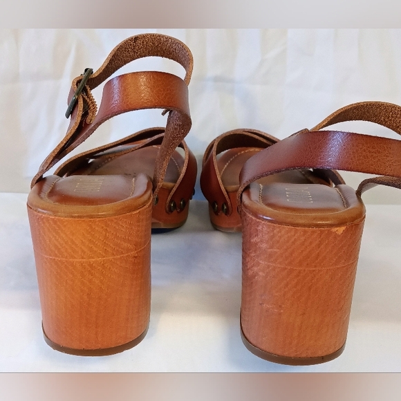 𝙈𝙄𝘼 𝐒𝐮𝐬𝐚𝐧 𝐖𝐨𝐨𝐝𝐞𝐧 𝐂𝐥𝐨𝐠 𝐒𝐭𝐫𝐚𝐩𝐩𝐲 𝐒𝐚𝐧𝐝𝐚𝐥𝐬/𝗕#04 - Picture 4 of 11